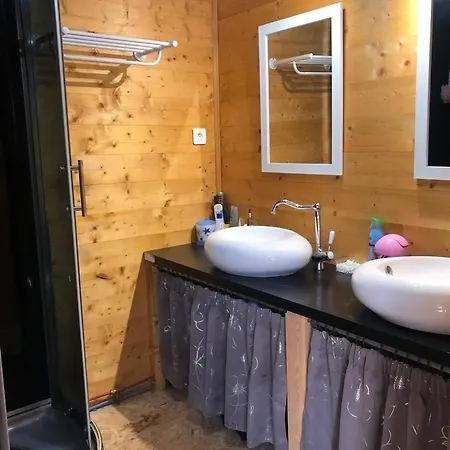 Maison Confortable Avec Jardin A Borne 80 M²