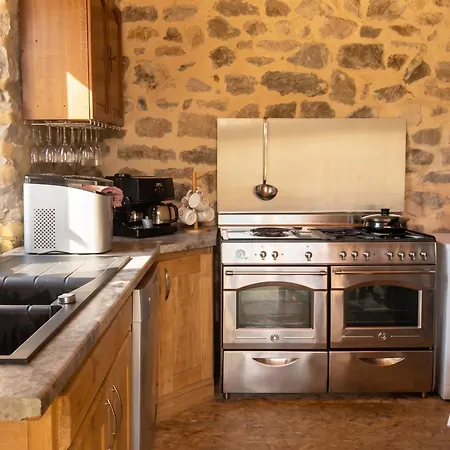 Maison Confortable Avec Jardin A Borne 80 M² *