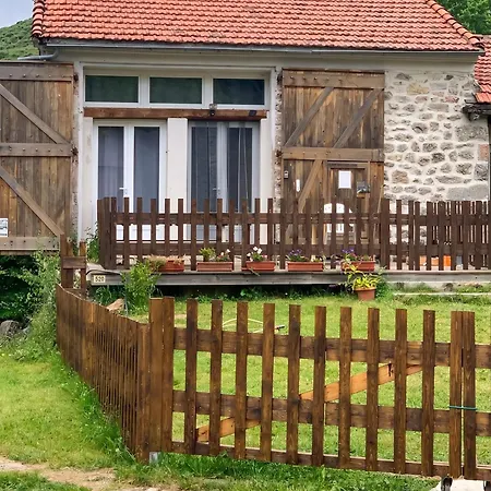 Maison Confortable Avec Jardin A Borne 80 M² *